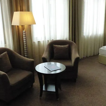 Grand Palace מלון הנובר