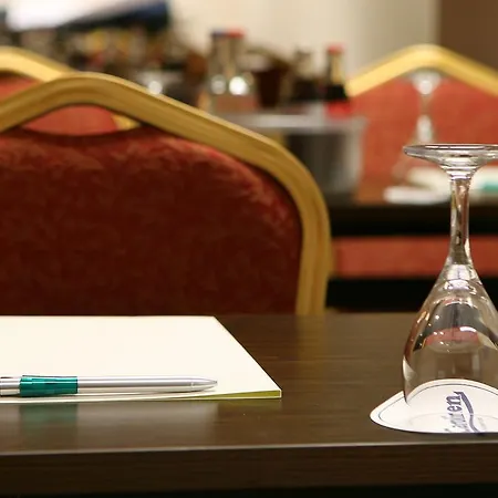 מלון Grand Palace 4*