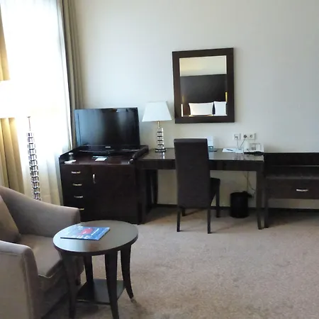 מלון Grand Palace 4*