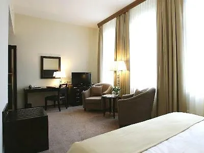 Grand Palace מלון 4*